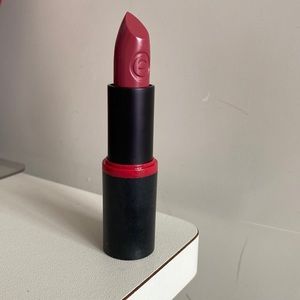 ESSENCE long lasting lipstick 04 ON THE CATWALK